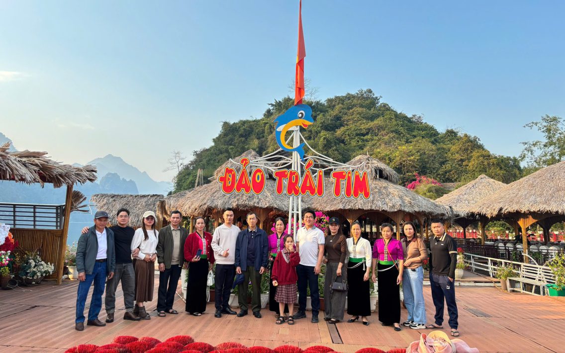 Nhóm mô hình homestay Mường Lay đi tham quan học tập mô hình ở Sơn La và Yên Bái.