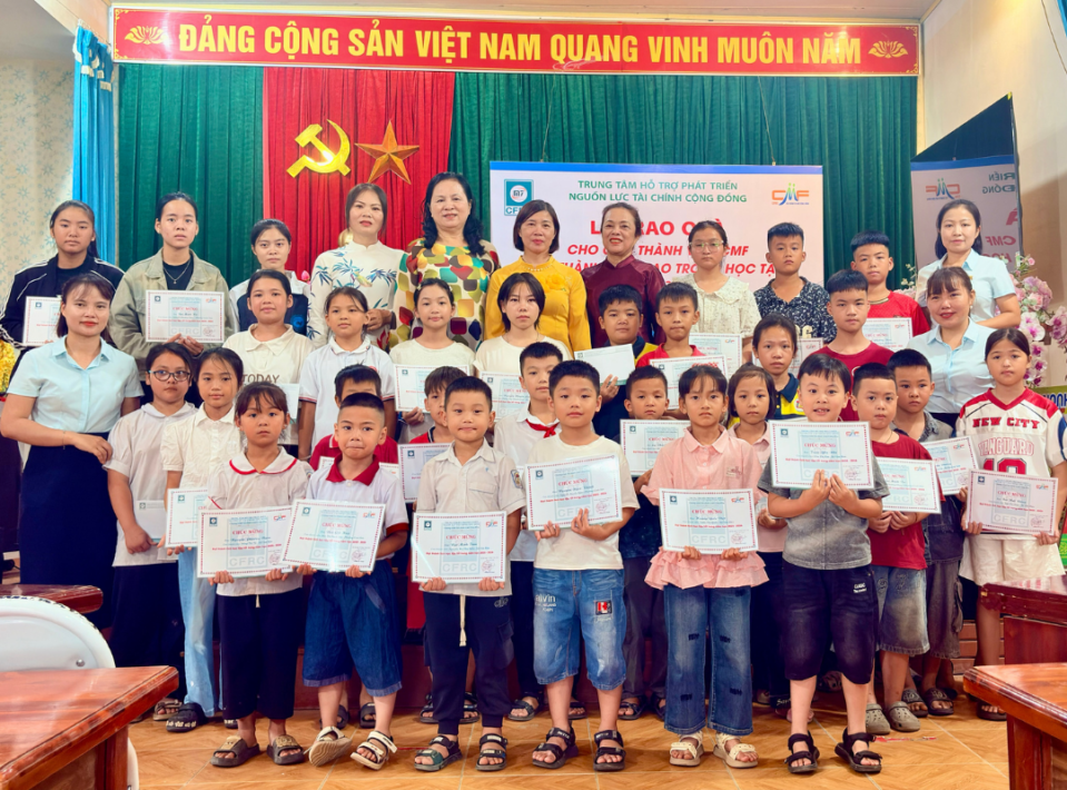 [CFRC – KHUYẾN HỌC] CFRC trao thưởng cho con em thành viên vượt khó đạt thành tích cao